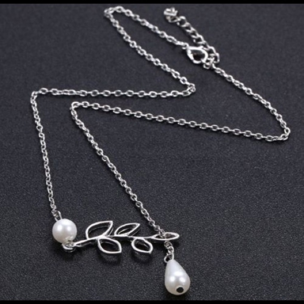 🎁 Women Silver Branch Leaves Pearl Necklace - Picture 2 of 3